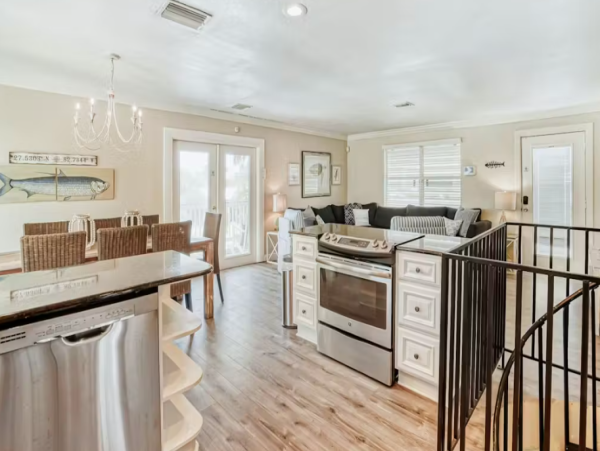 Anna Maria Island Luxurious Tropical Retreat with private Pool & Game Room